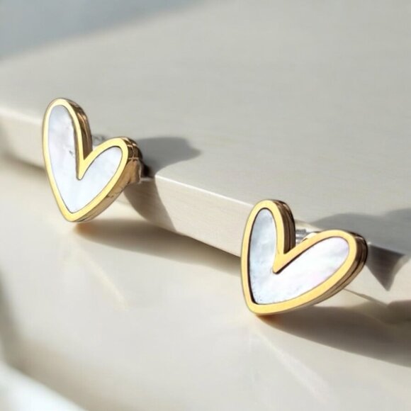 Small Heart Stud White Gold Earring - Picture 5 of 5